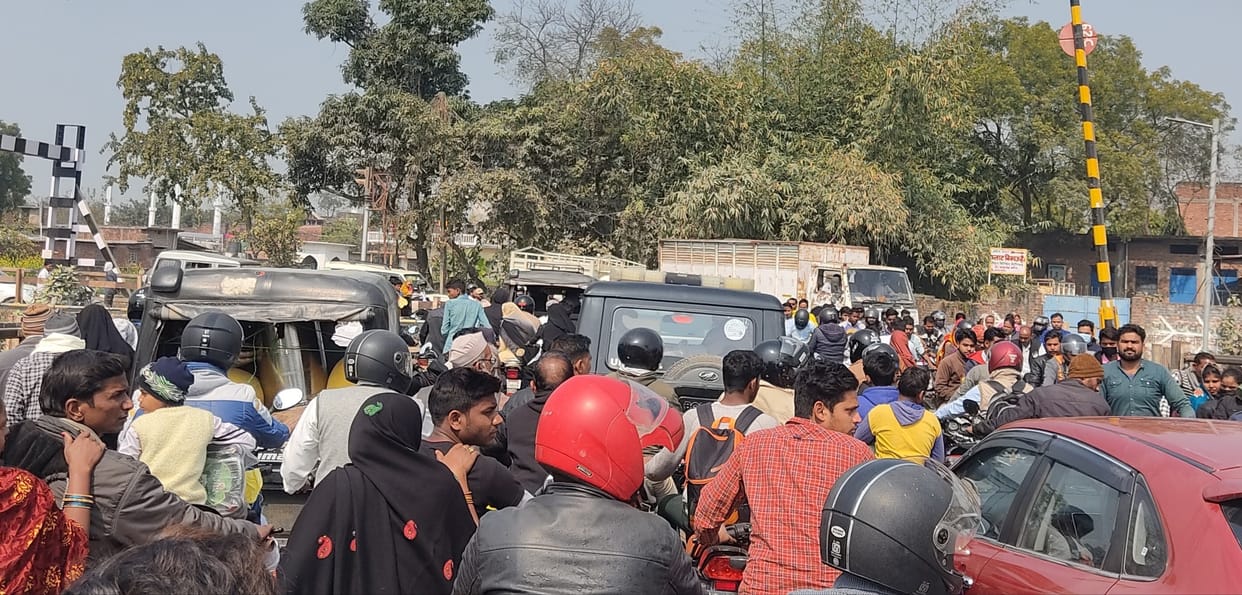 Enrollment caused jam, ambulance stuck