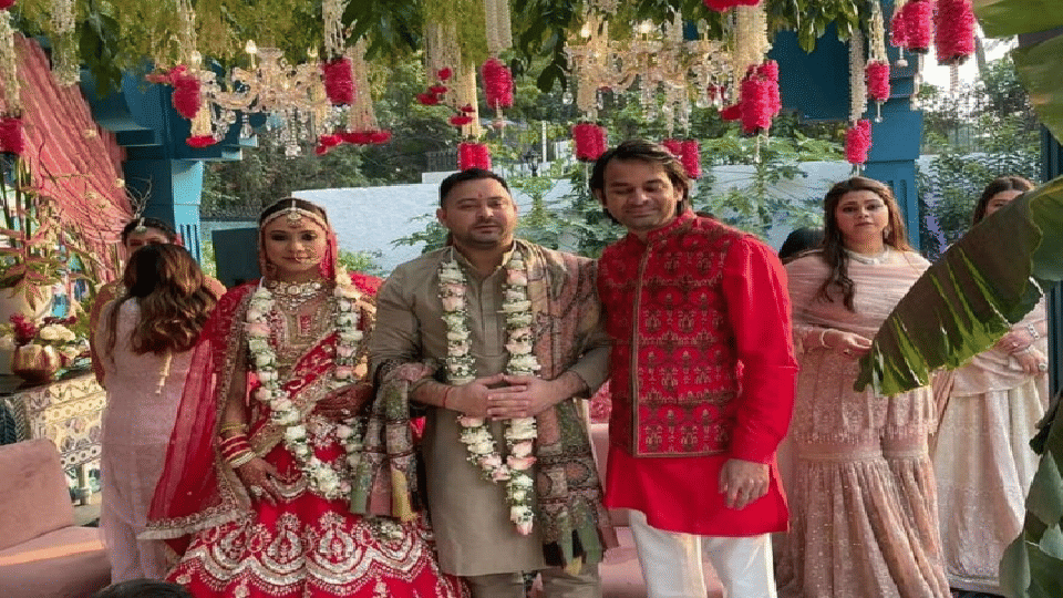 Valentine day political love marriage:Smriti irani, akhilesh Yadav, dimple Yadav, tejashwi yadav, babul supriyo, nusrat jahan