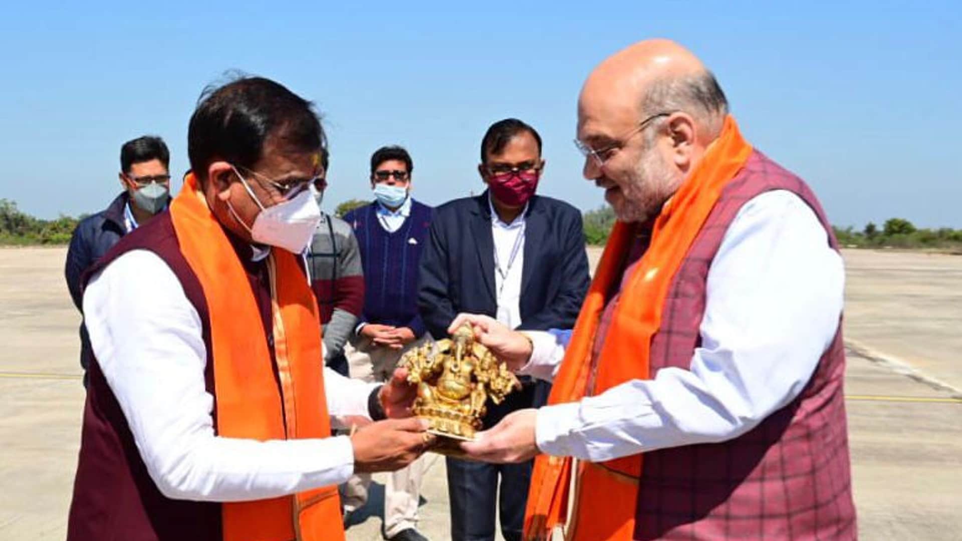 Amit Shah reached mother Pitambara Dham: Worshiped the goddess of power and Vankhandeshwar Mahadev, received by Dr. Narottam Mishra