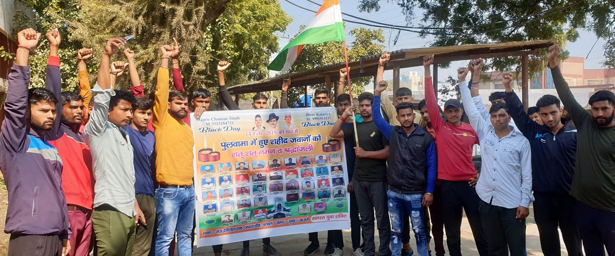 Remembering the soldiers martyred in the Pulwama terror attack, paid tribute
