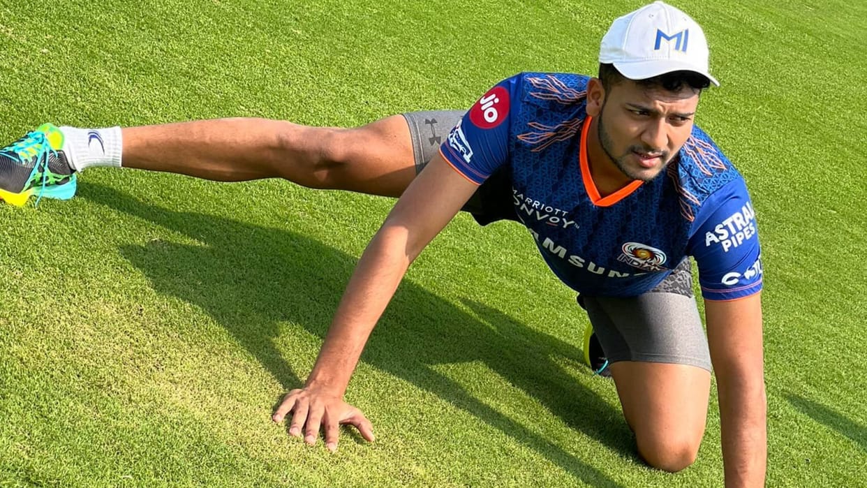 Lucknow Supergiants Buy UP Player Mohsin Khan in IPL 2022