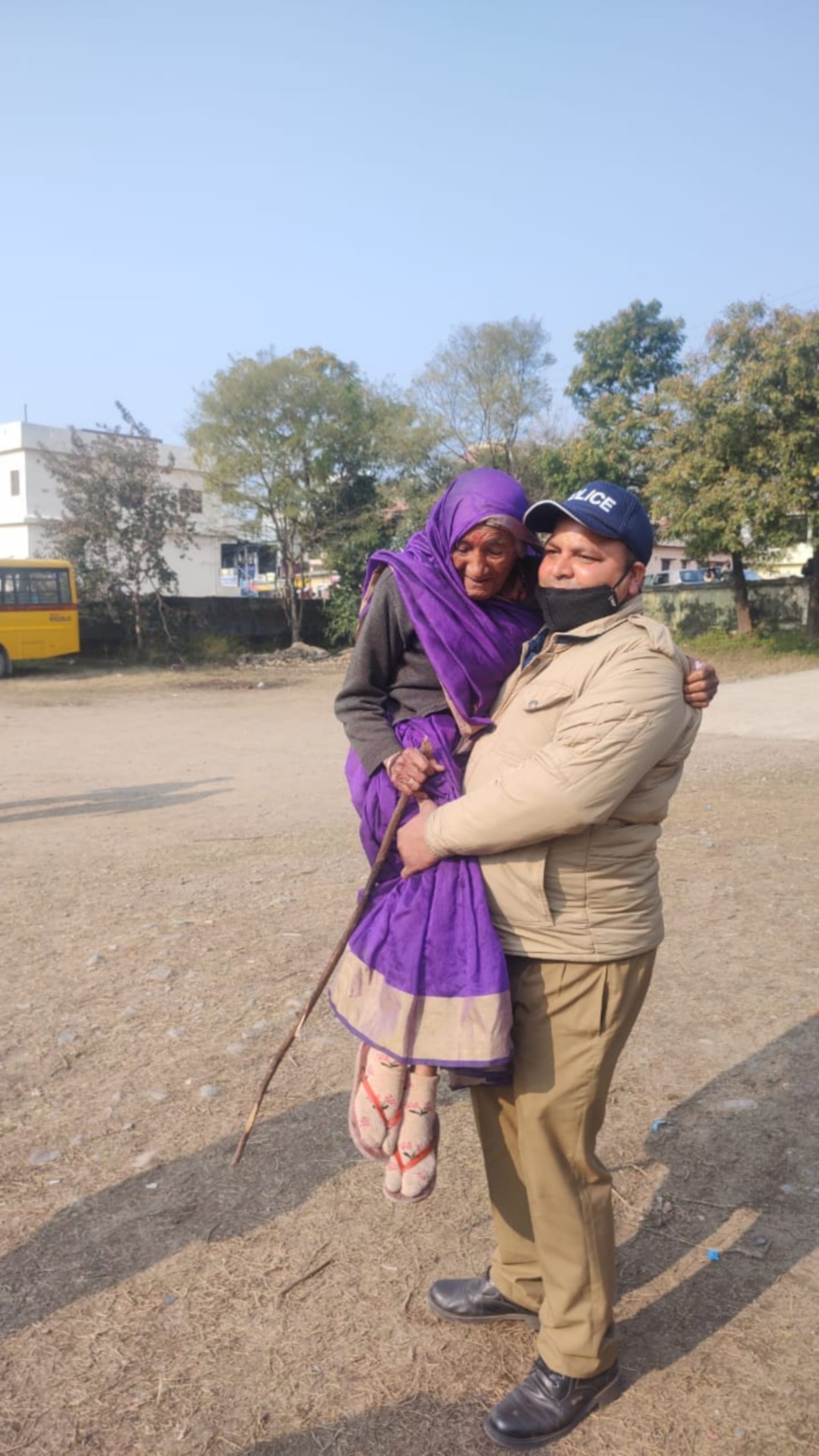 Uttarakhand Election 2022: Voting enthusiasm in Uttarakhand is high, see in pictures how elderly and handicapped reaching the booths