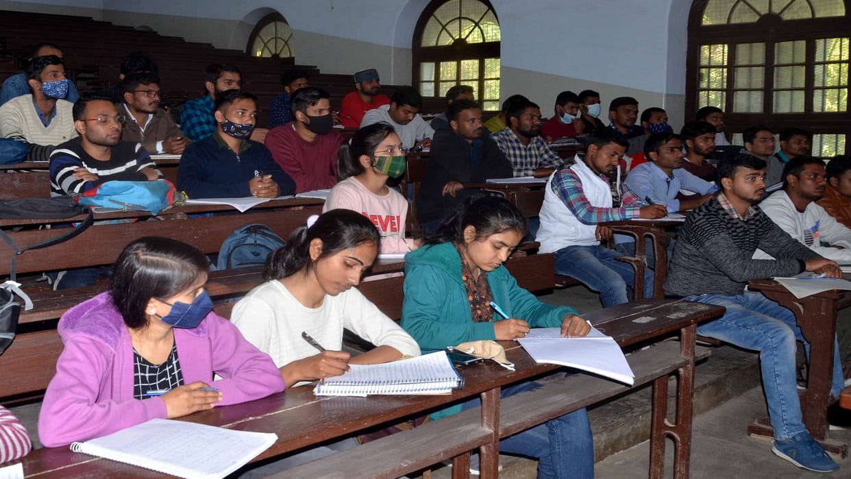 Allahabad University: With the start of offline classes, the glory returned to the campus