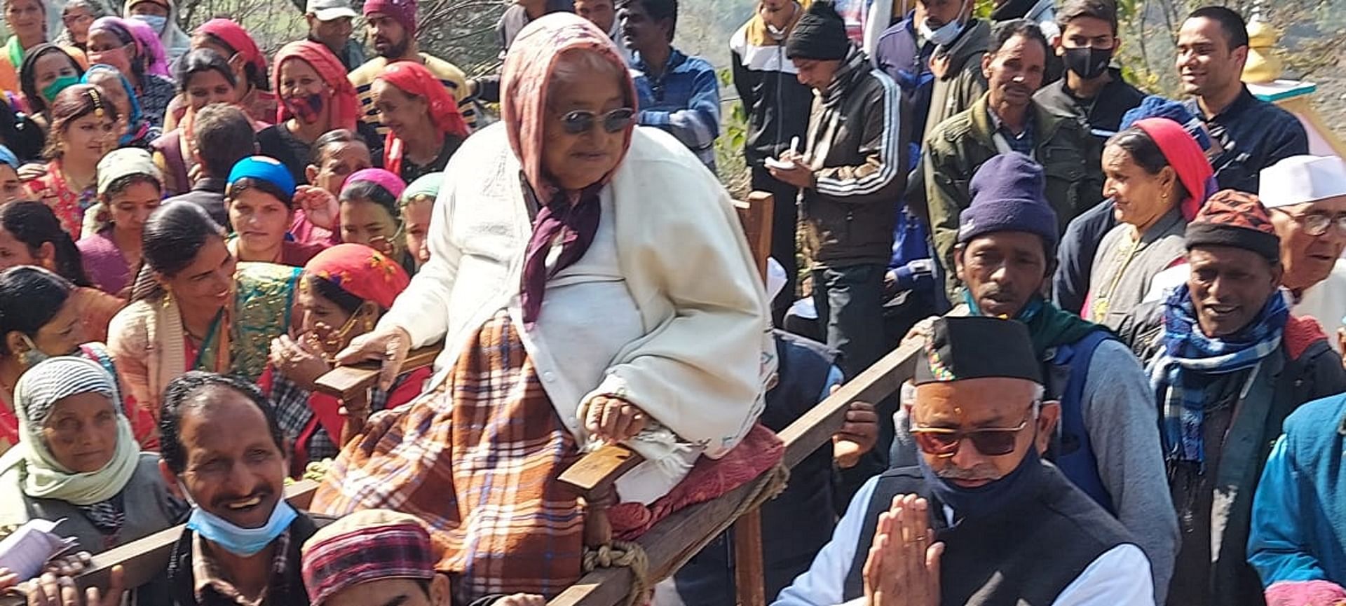 Uttarakhand Election 2022: Enthusiasm shown in 100-plus voters, see photos