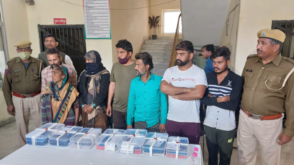 Rajasthan news 90 mobiles of same IMEI number confiscated, eight accused arrested
