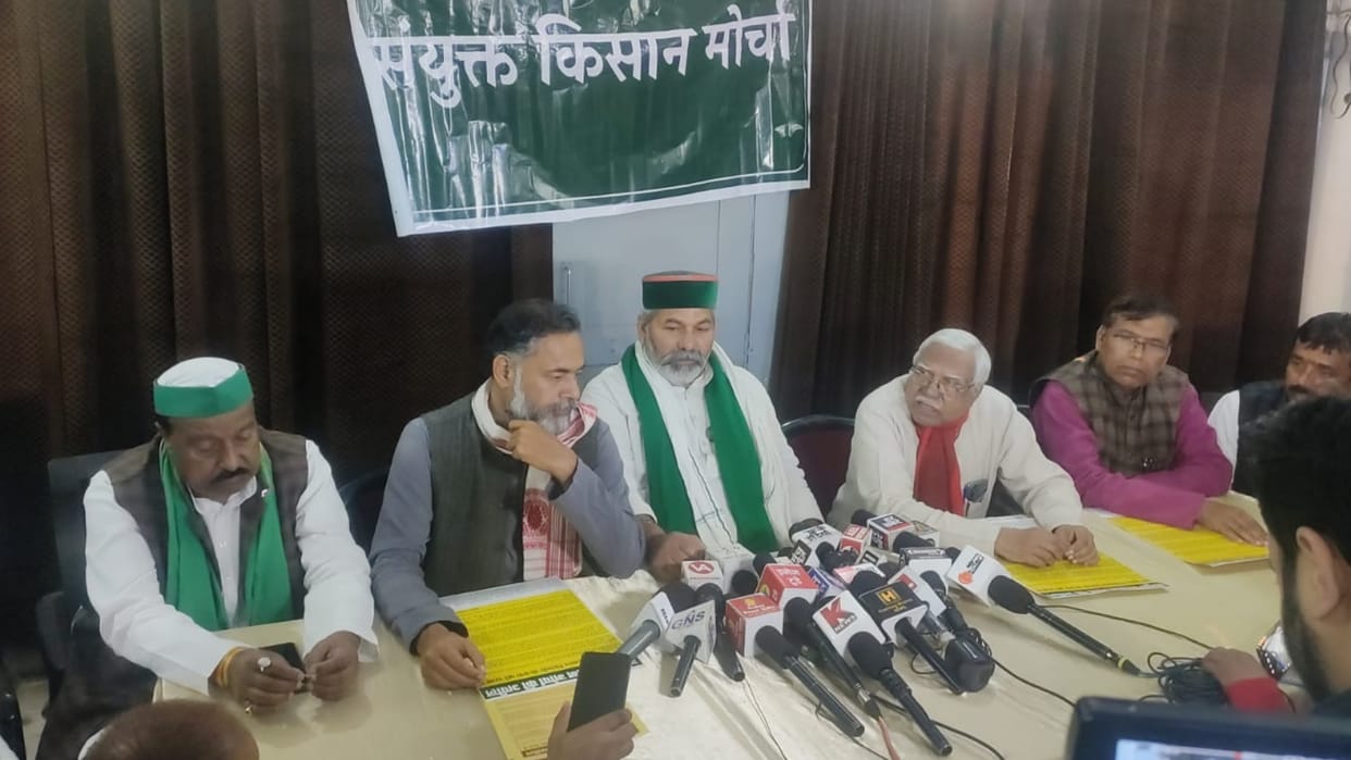 Rakesh Tikait and Yogendra Yadav talk to media in Lucknow.