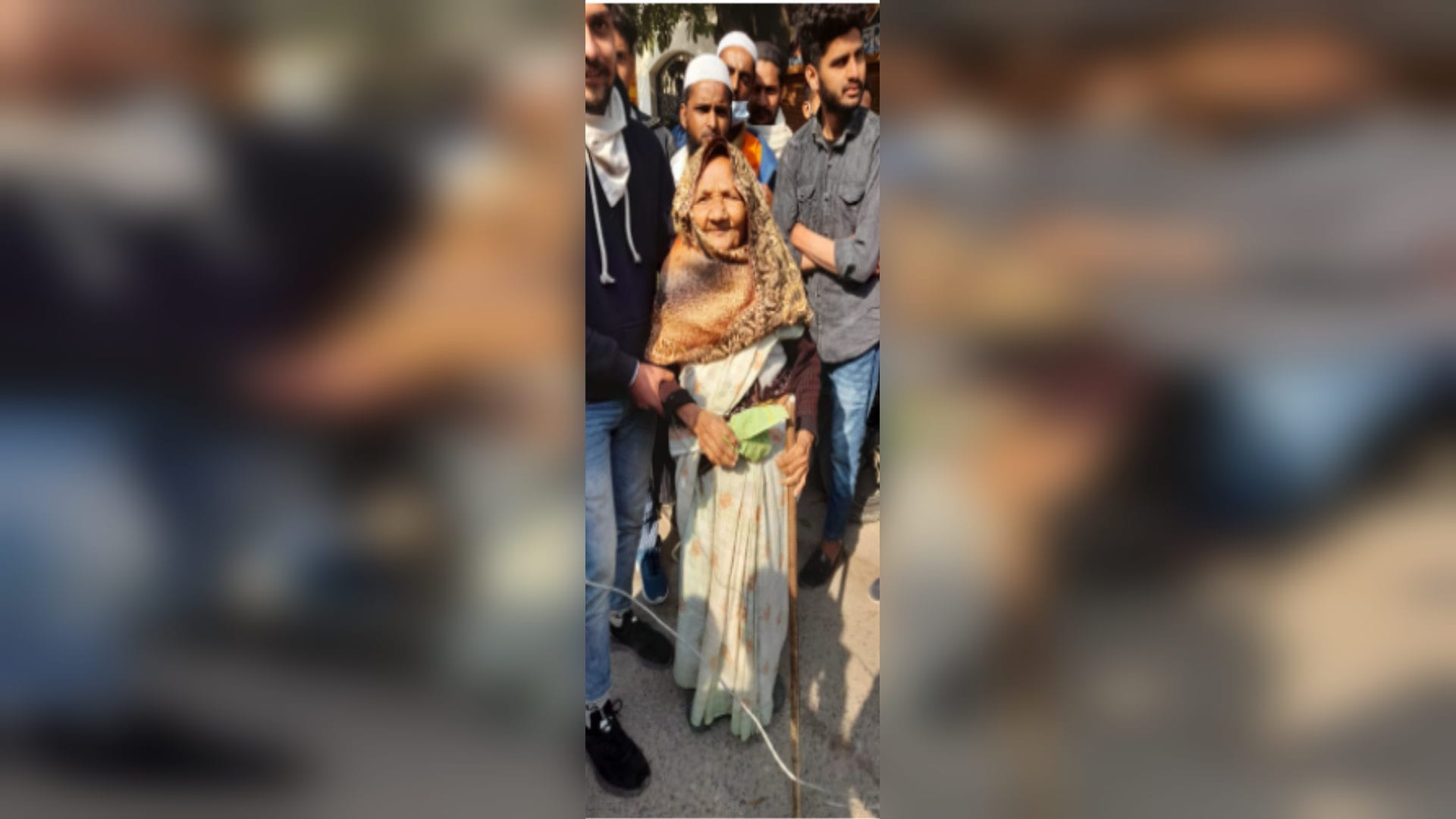 UP Elections 2022 : Voting continue in two district Saharanpur an Bijnor and cast their vote elders including a 100-year-old woman