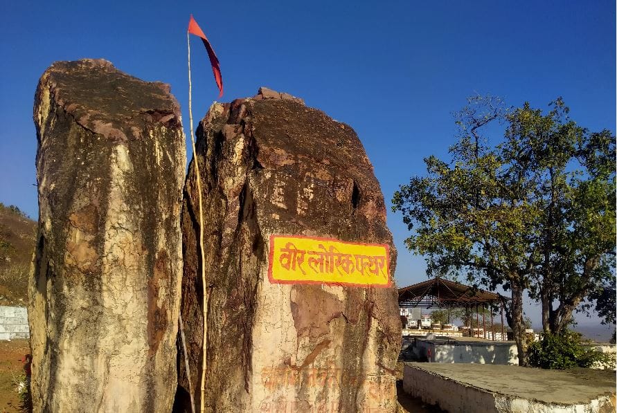 Valentines Day 2022 love story of Lorik and Manjari On Varanasi Shaktinagar road rock was cut with sword