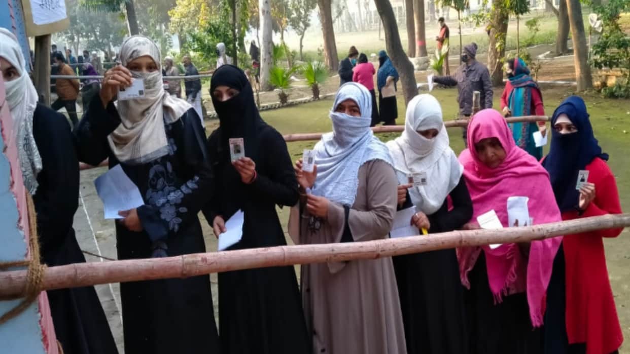 UP Chunav 2022 : Muslim voters have not divided but Dalits voters divided every assembly seat in first phase