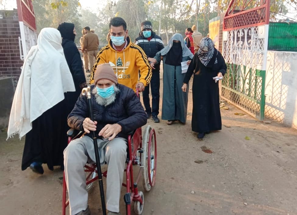 UP Election 2022 Phase two photos of election going on in nine districts of Uttar pradesh