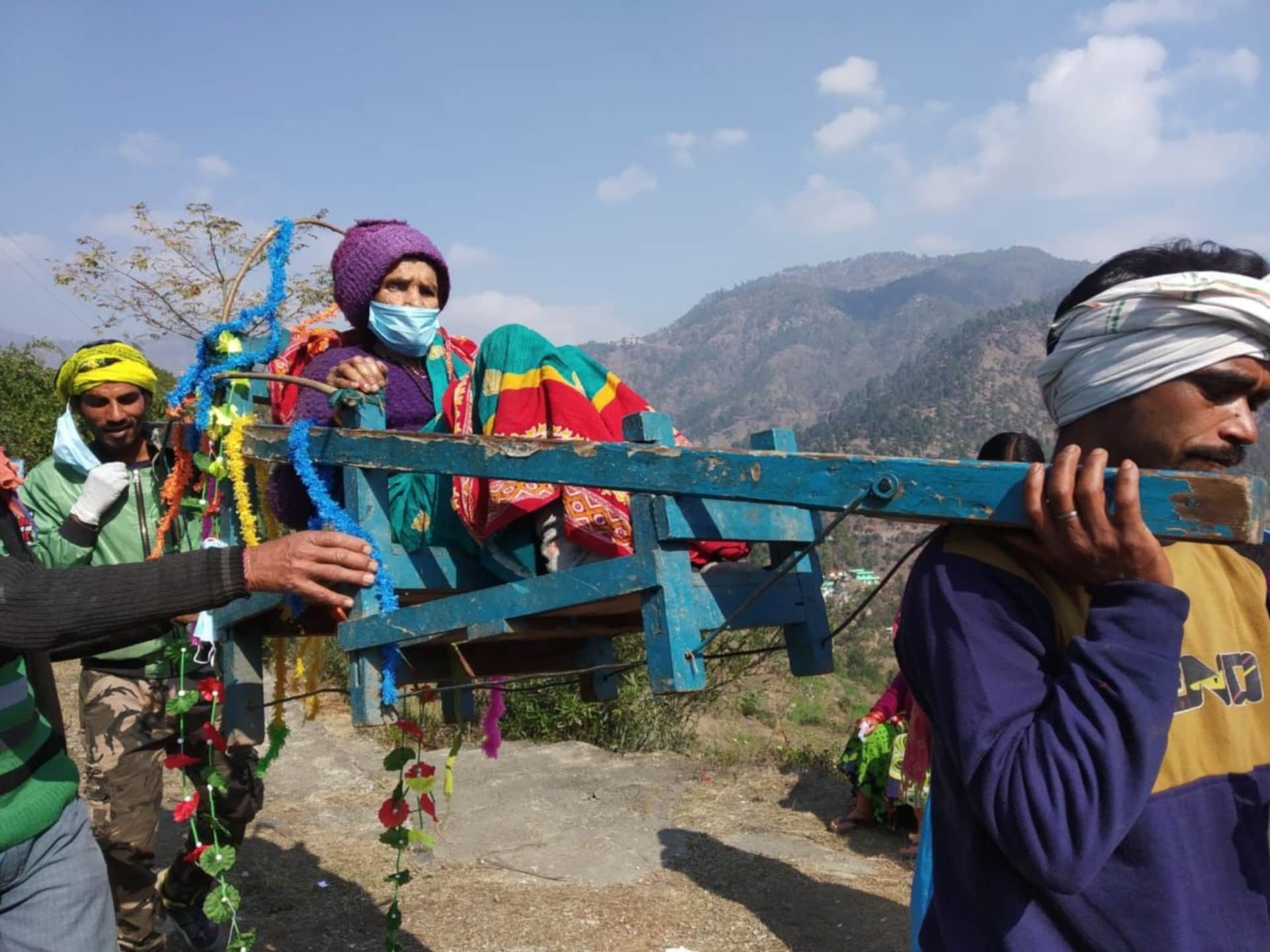 Uttarakhand Election 2022: Voting enthusiasm in Uttarakhand is high, see in pictures how elderly and handicapped reaching the booths
