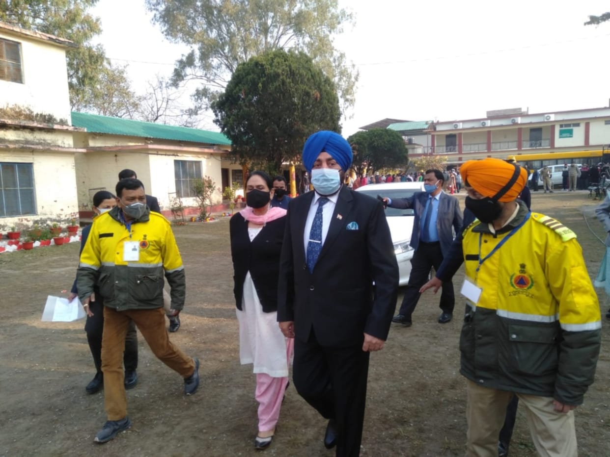 Governor flags off Incredible Ganga Cyclothon ex-servicemen will give message of cleanliness of Ganga from Gangotri to Gangasagar