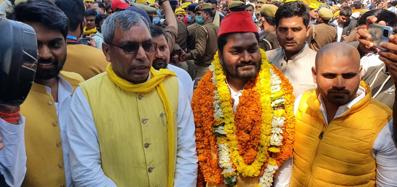 UP election 2022 varanasi nomination for seventh phase voting see Glimpses somebody came barefoot and candidates on ambulance see  unique style