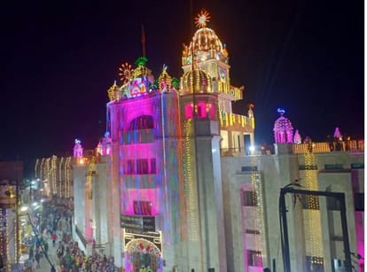 Sant Niranjan Das reached Banaras, welcomed with flowers