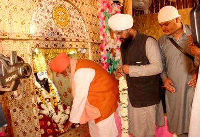 Sant Niranjan Das reached Banaras, welcomed with flowers