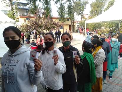 Uttarakhand Election 2022 Voting: Polling On 70 Assembly Seats, first time voter see photos