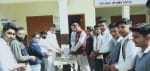 पुलवामा शहीदों की बरसी पर मंसूरपुर में श्रद्धांजलि देते लोग।
