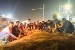 श्रद्धांजलि देते भाजपा युवा मोर्चा के पदाधिकारी।