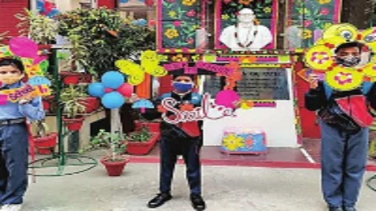 Schools from Nursery to VIII opened in Delhi, 20 to 40 percent attendance on the first day