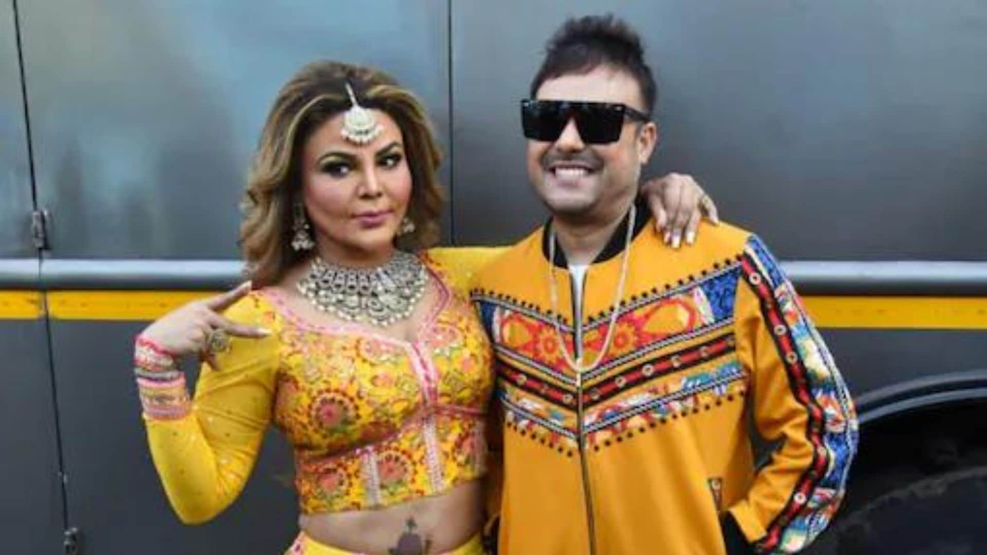 Video: social media Users shared the rakhi sawant mehandi photos actress said i wept when i put mehandi for ritesh
