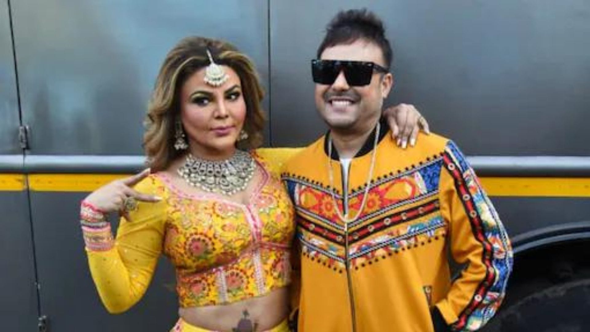 Video: social media Users shared the rakhi sawant mehandi photos actress said i wept when i put mehandi for ritesh