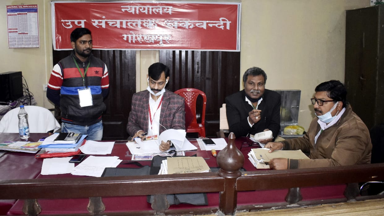 papers of 32 candidates canceled amidst a scuffle in UP Election 2022
