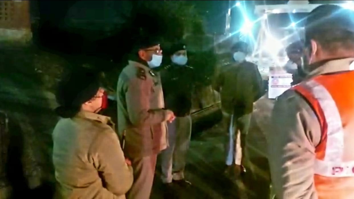 IG HIMANSU MISRA CHEK THE BORDER OF UTRAKHAND HIMACHAL PRADESH IN PONTA  SAHIB ON  SUNDAY MIDNIGHT