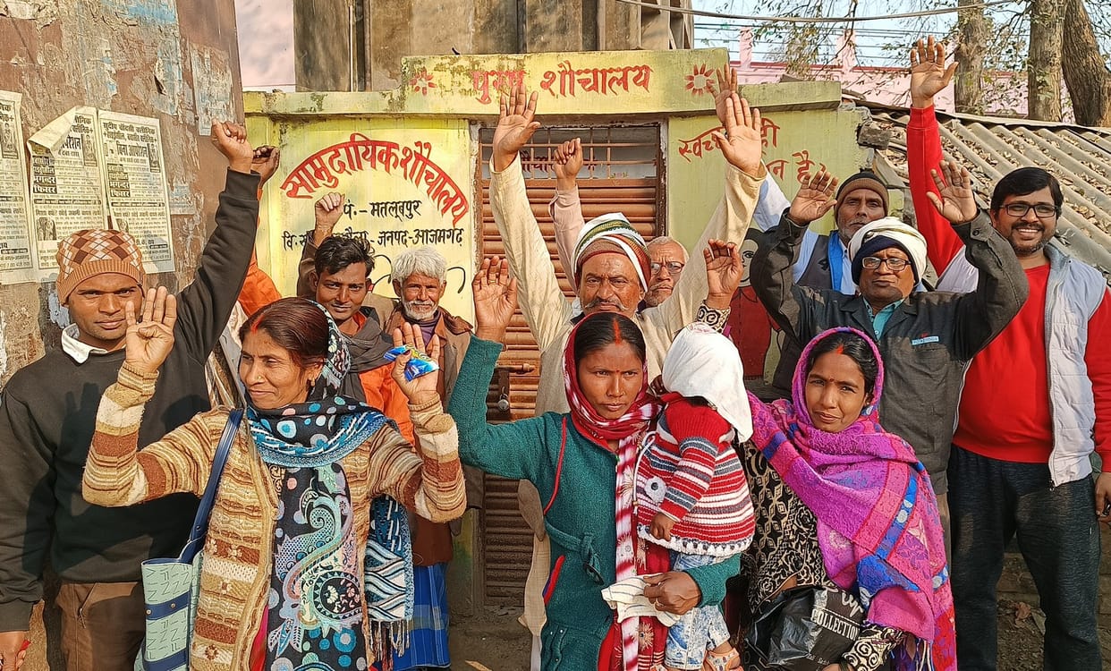Community toilets locked, women demonstrated