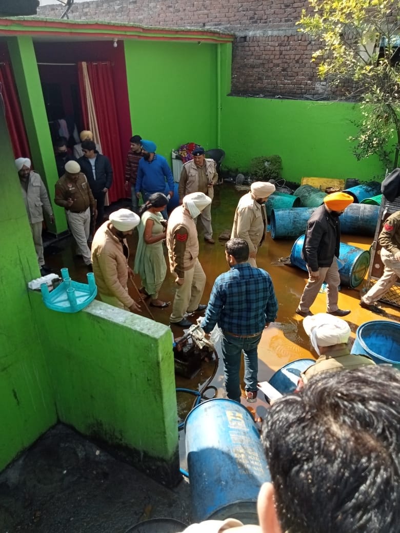 Joint action of Himachal and Punjab Police, raids in Chhani Belly, thousands of liters of Lahan  destroyed