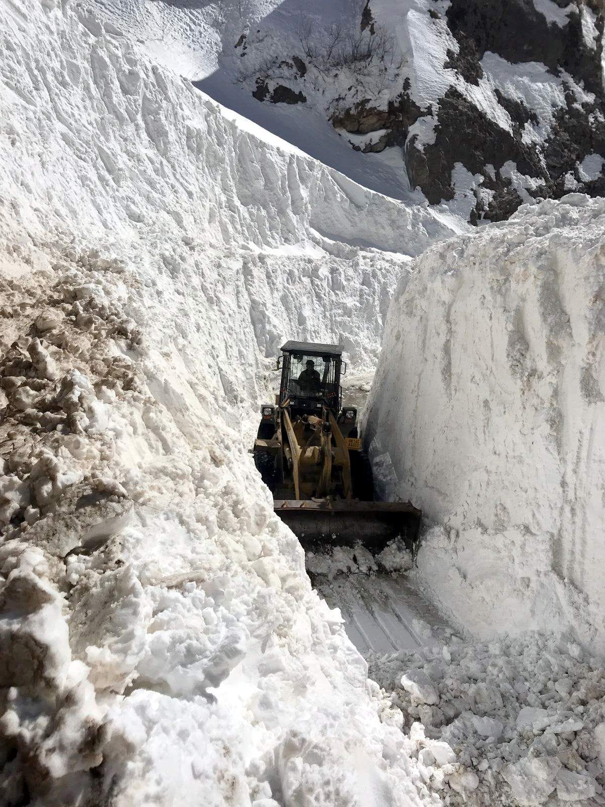 Snowfall in the high altitude areas of Chamoli