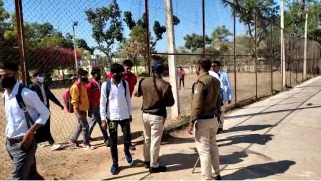 Chhatarpur: Uproar in college on Valentine's Day, outside students came and beat up the students of Maharaja Chhatrasal College