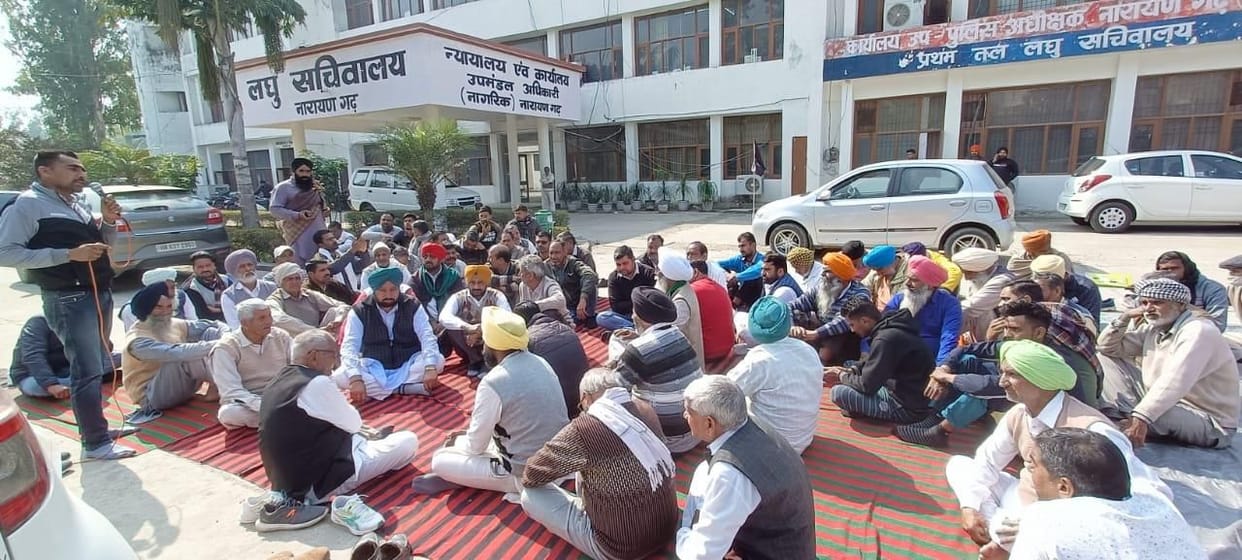 Indefinite sit-in demonstration of farmers started in the mini secretariat regarding the arrear payment of sugarcane, the government administration
