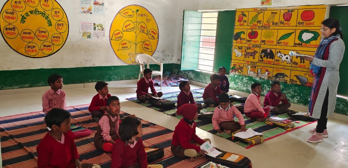 The doors of the temples of open education, the teachers kept waiting for the children