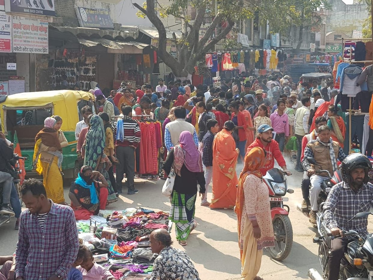 Mangal Bazar: Traffic on Gandhi Market Marg was staggering throughout the day