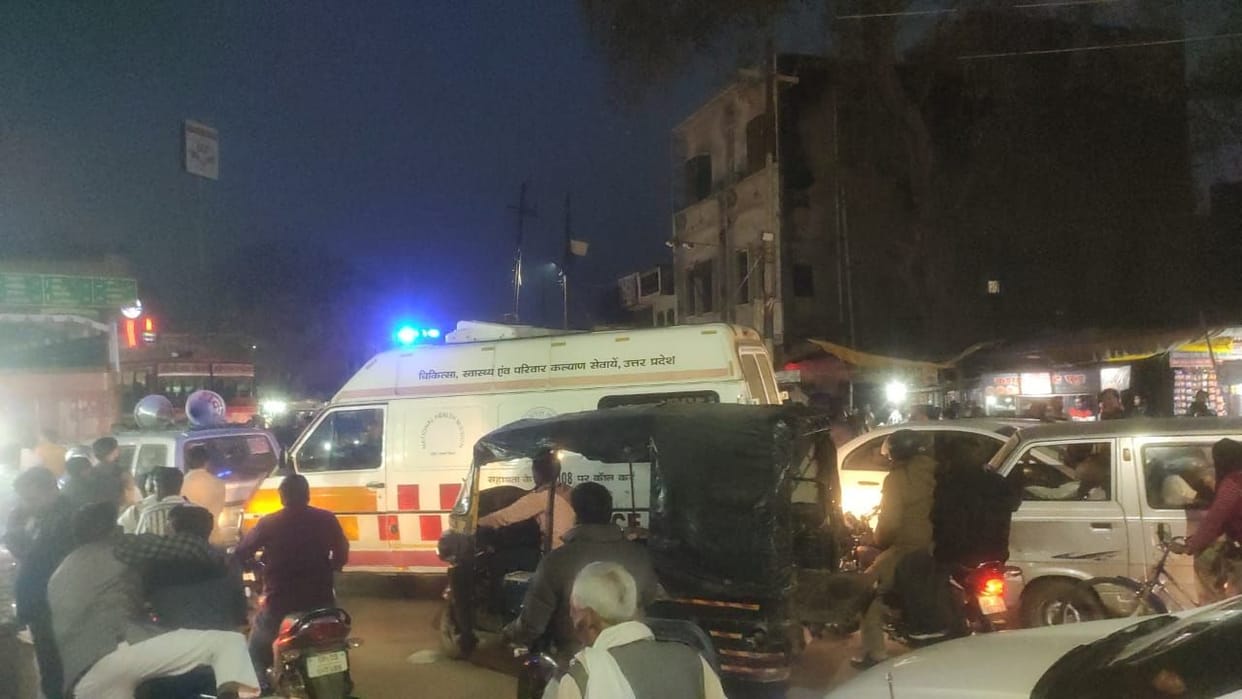 Ambulance stuck in jam for an hour