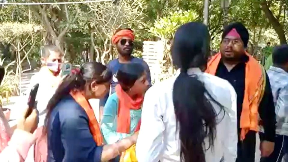 Rashtriya Bajrang Dal workers assaulted the young man and girl on Valentine's Day in Agra