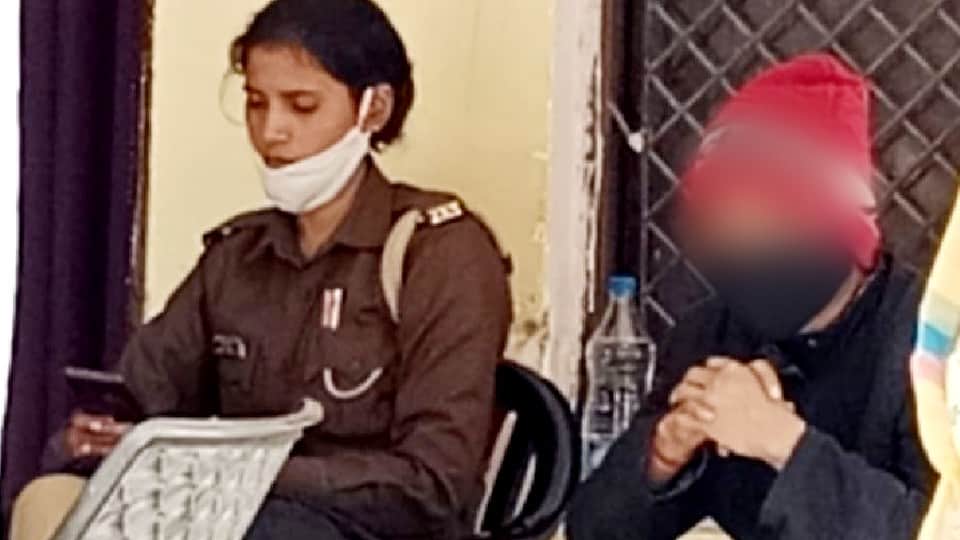 girl got married to her female friend by changing her private part in firozabad