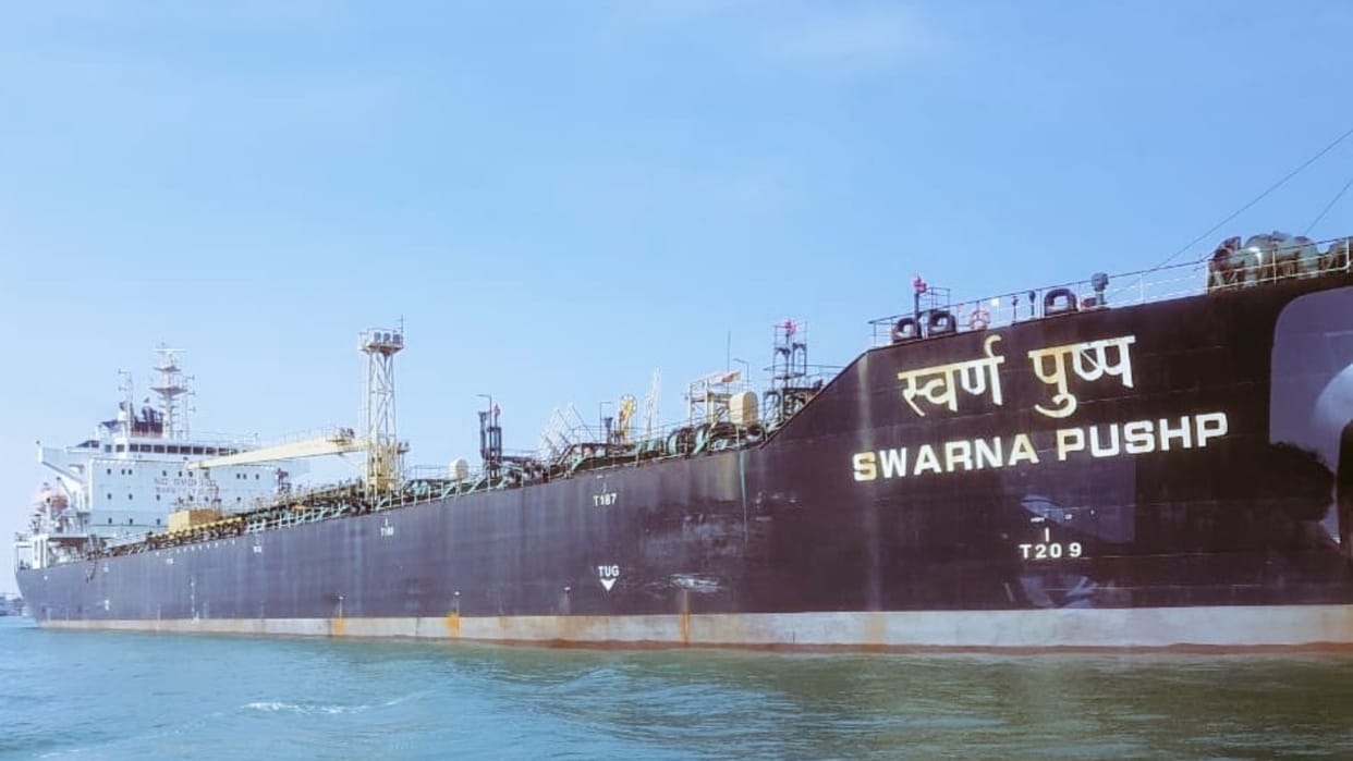 India delivers 40000 metric tonnes of fuel to Sri Lanka which is facing energy crisis
