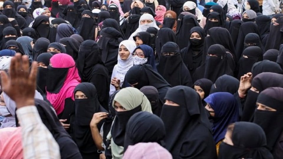 Aligarh ITI hijab row students protest against bhagwa stole wearing off says if burqa is allowed why not this