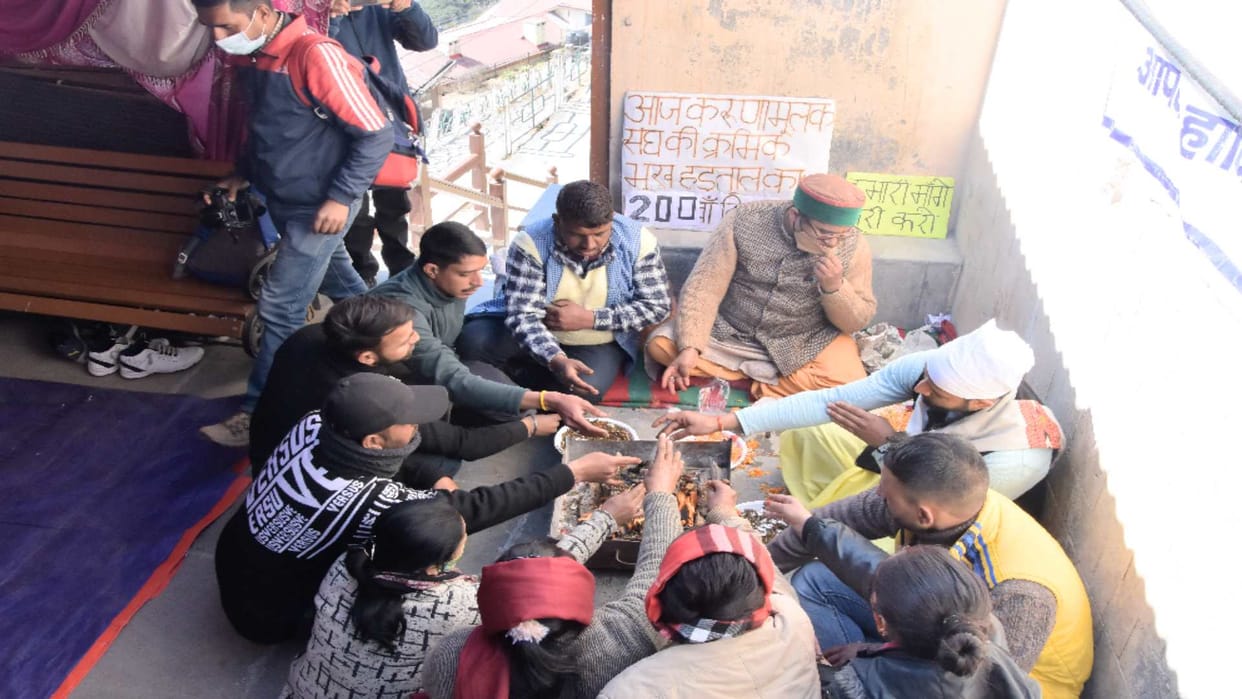 karunamulak union organized a havan to give good sense to the minister
