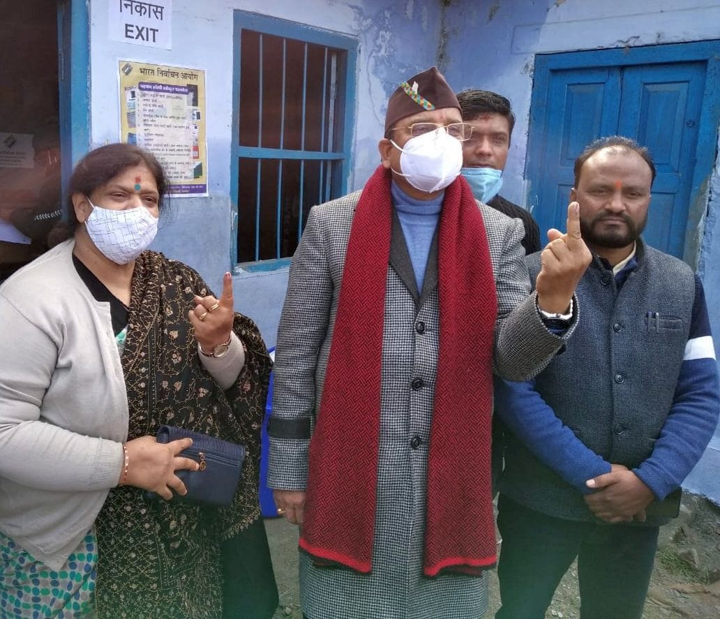 Min of State For Defence Ajay Bhatt Cast Vote