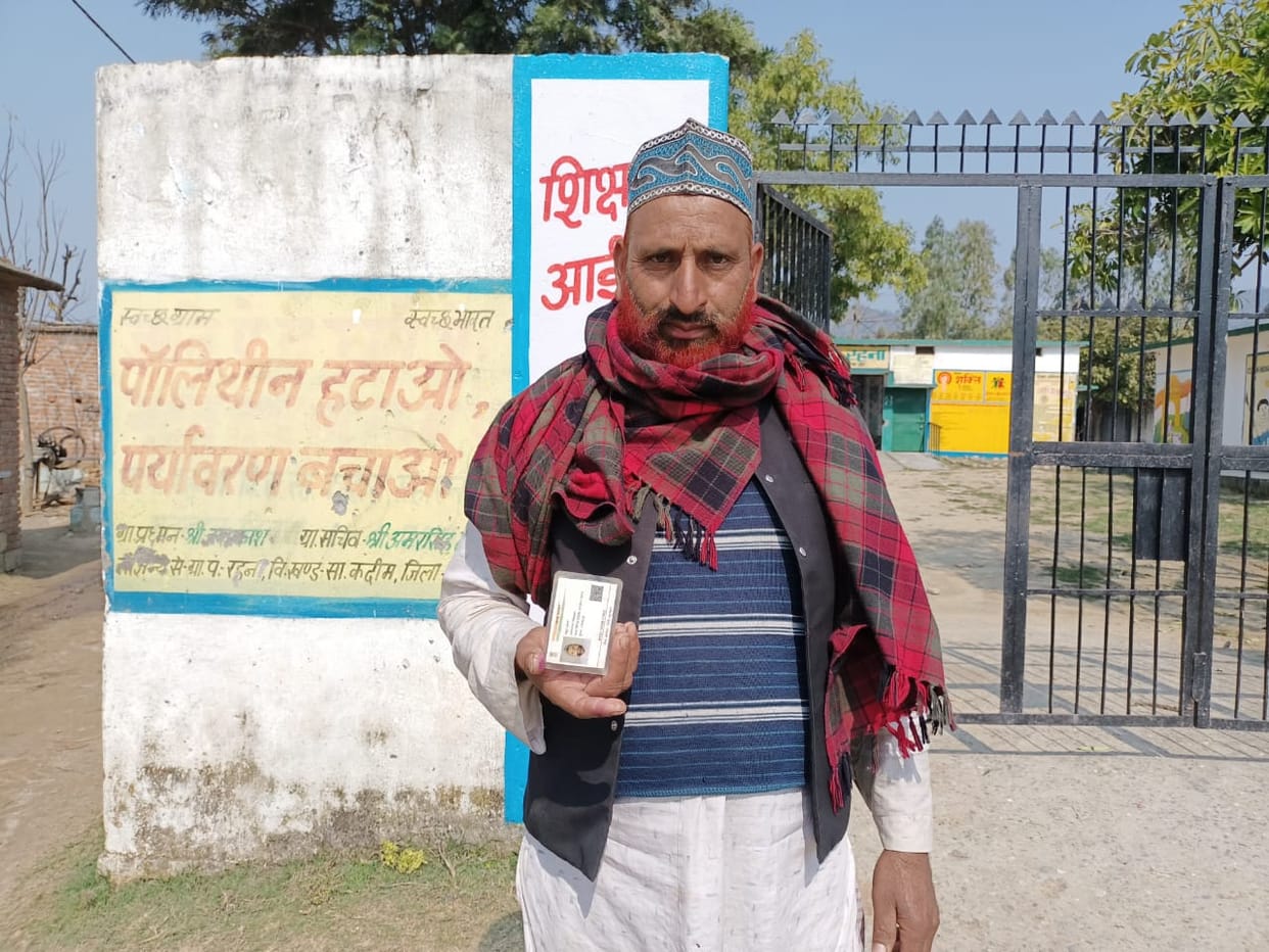 Emotion: Forest Gujjar reached to cast his vote by walking 15 km