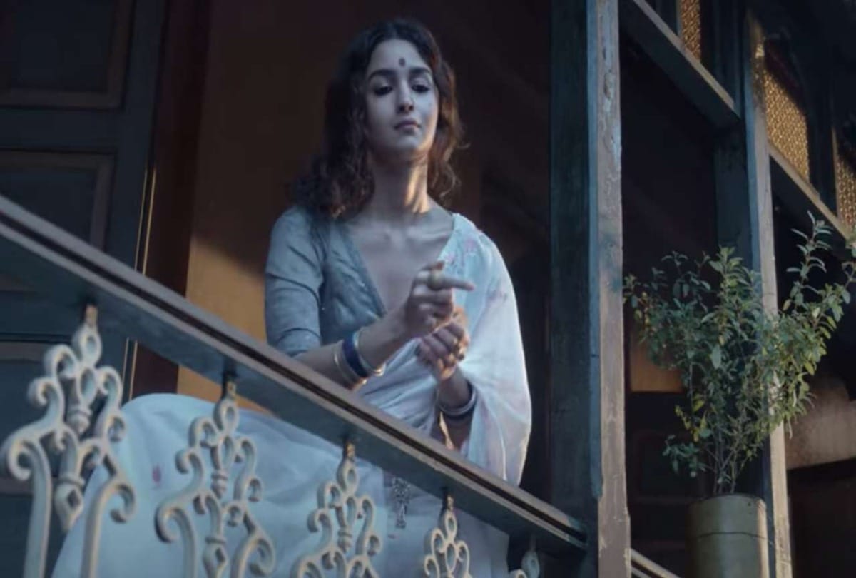 Gangubai Kathiawadi new Song Jab Saiyaan is  Out, Alia Bhatt is seen romancing Shantanu Maheshwari