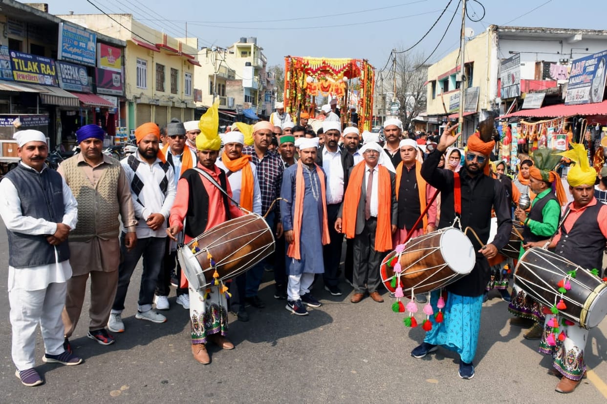 sobha yatra organised on the ocasion og guru ravidas jaynti in nagar panchyat daulatpur chock una himachal pradesh