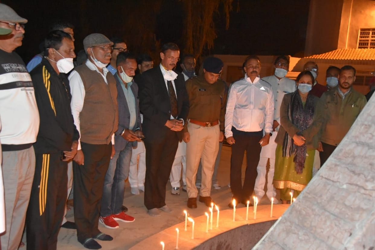 Tribute paid to martyrs of Pulwama attack by lighting candle