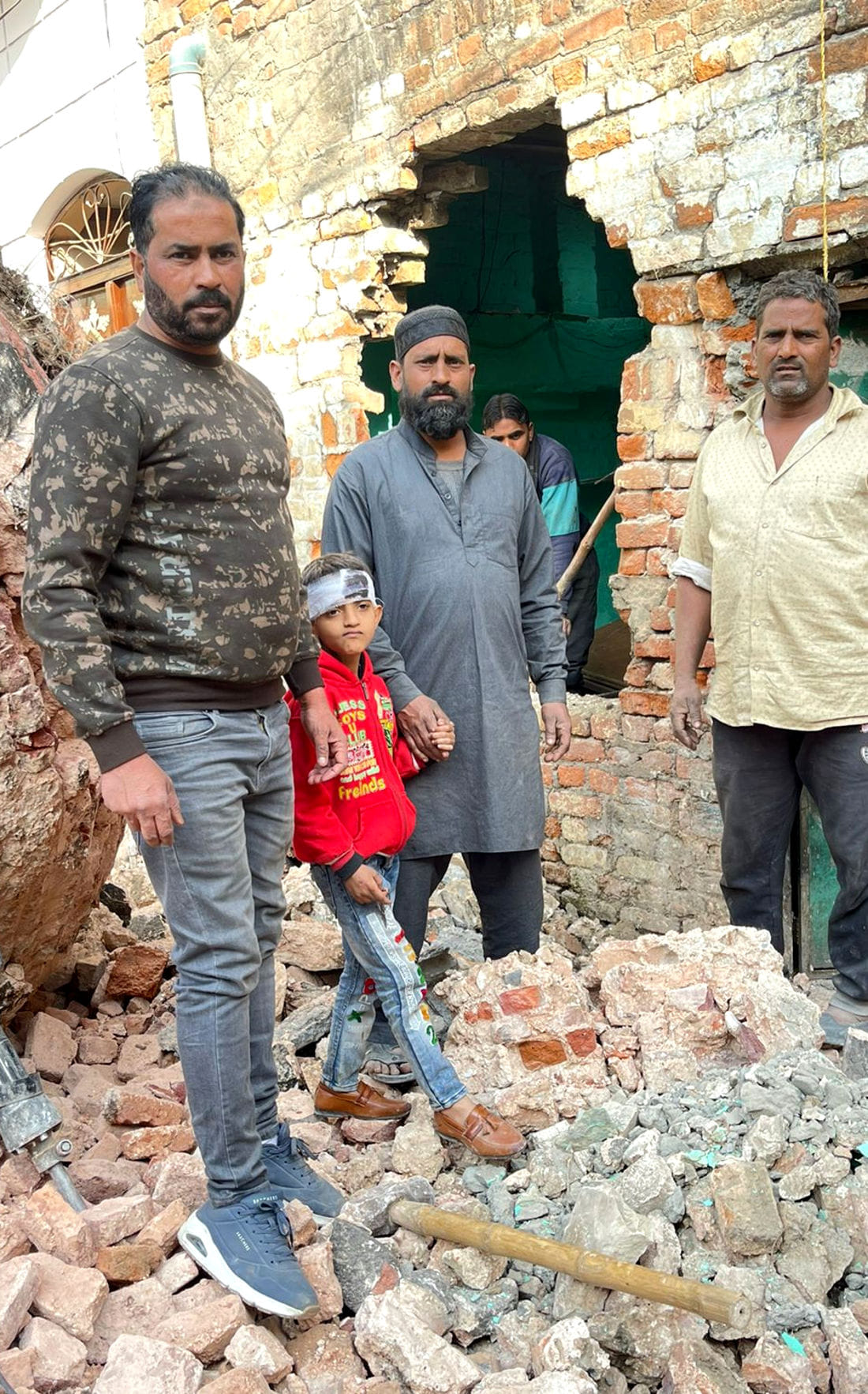 Several tons of dome fell on the house, two children injured