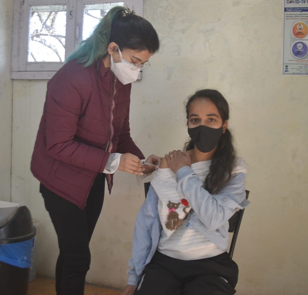 250 people vaccinated with corona vaccine  in four center in dageda health  block on monday