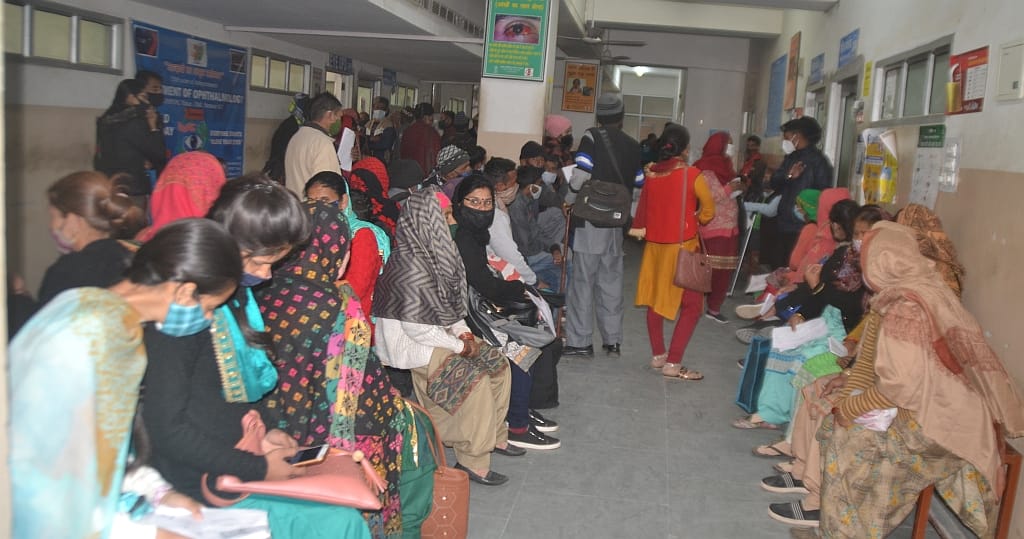 people continues facing problem due to doctors strike in  nahan