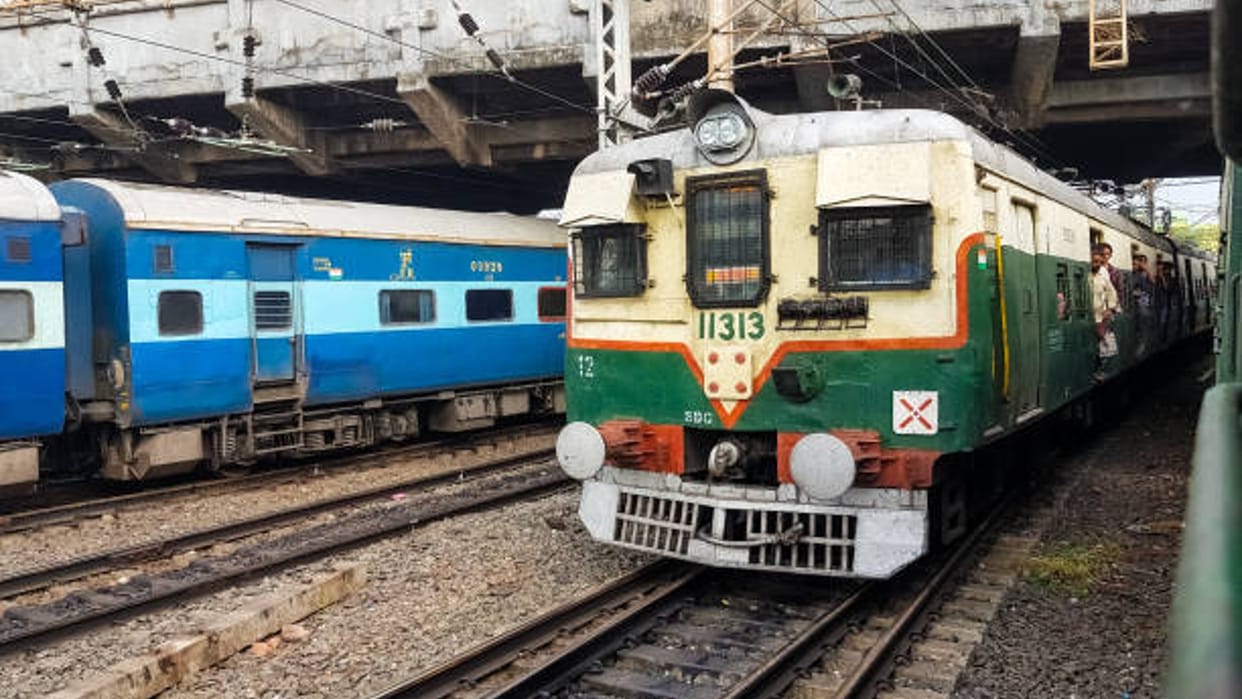 Indian Railways will start door to door delivery service goods will come home on ordering on mobile app