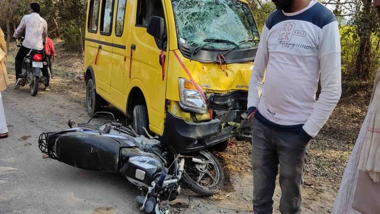 Banda: Four including cousins riding bikes died in road accidents